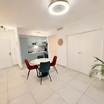 Apartment Iconic T3 - Parking - Wifi - Vue Et Montagne Agde